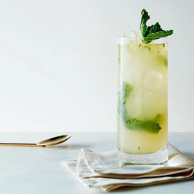 Gin Swizzle